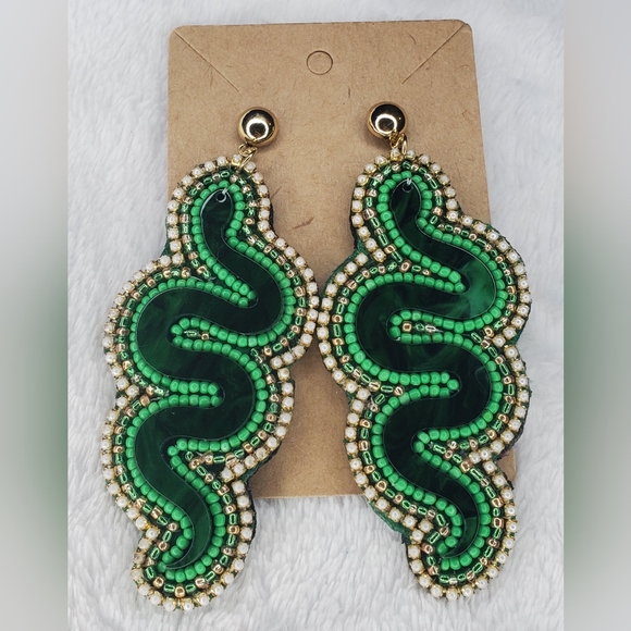 Jewelry - Hand beaded snake earrings